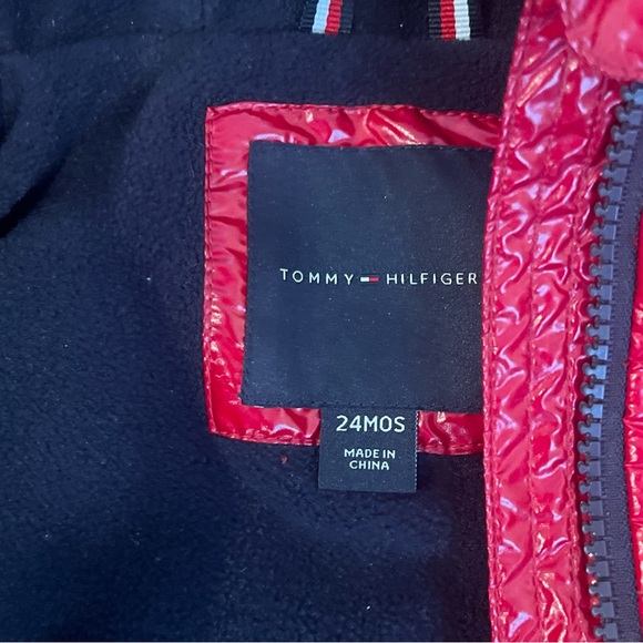 TOMMY HILFIGER Toddler Girls High-Shine Chevron Logo Puffer Jacket Red 24MON - Picture 6 of 7